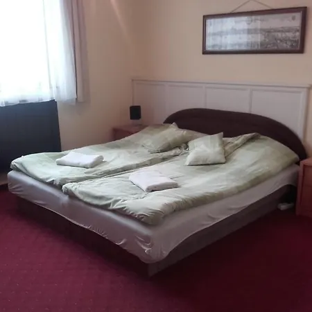 Domino Panzio Couette-café