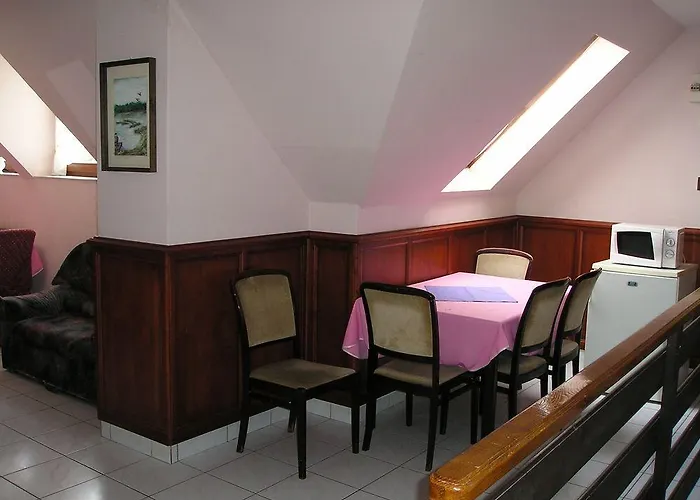 Couette-café Domino Panzio 2*