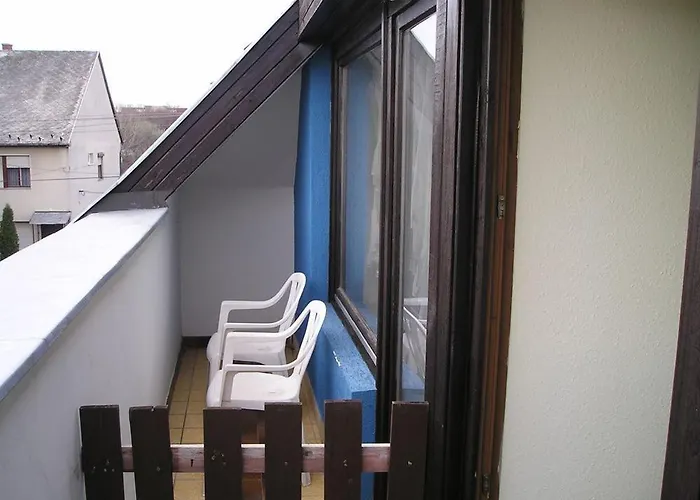 Couette-café Domino Panzio 2*